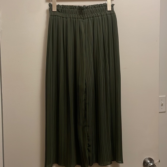Olive Green Midi Skirt with buttons and tie detail - Picture 3 of 4